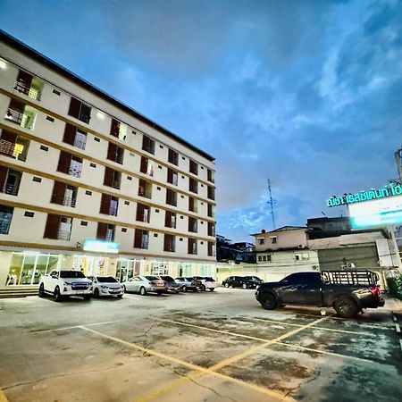 Nicha Residence Hotel Bangkok Extérieur photo
