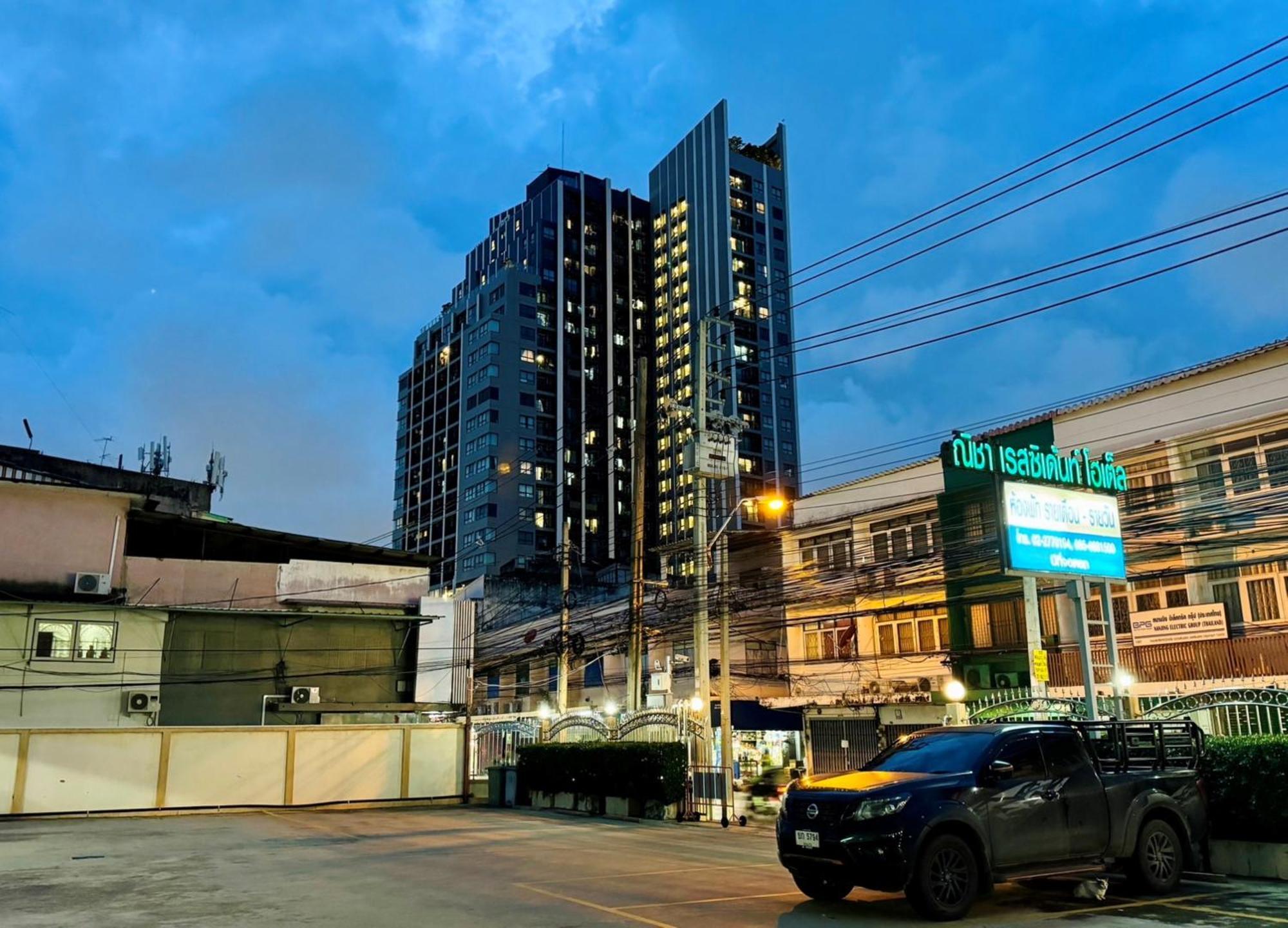 Nicha Residence Hotel Bangkok Extérieur photo