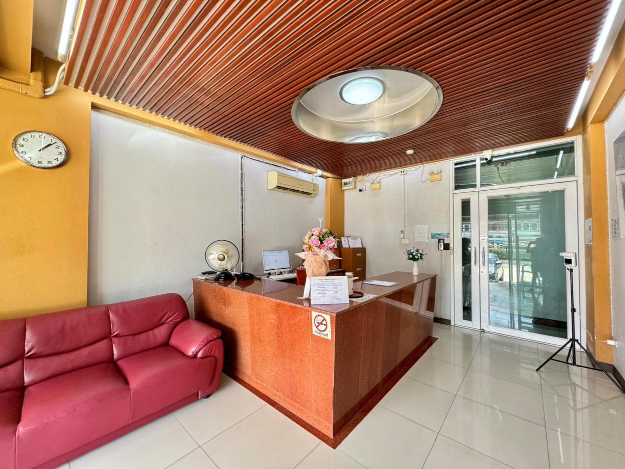 Nicha Residence Hotel Bangkok Extérieur photo