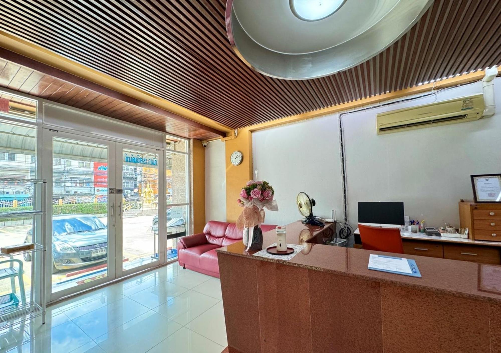 Nicha Residence Hotel Bangkok Extérieur photo