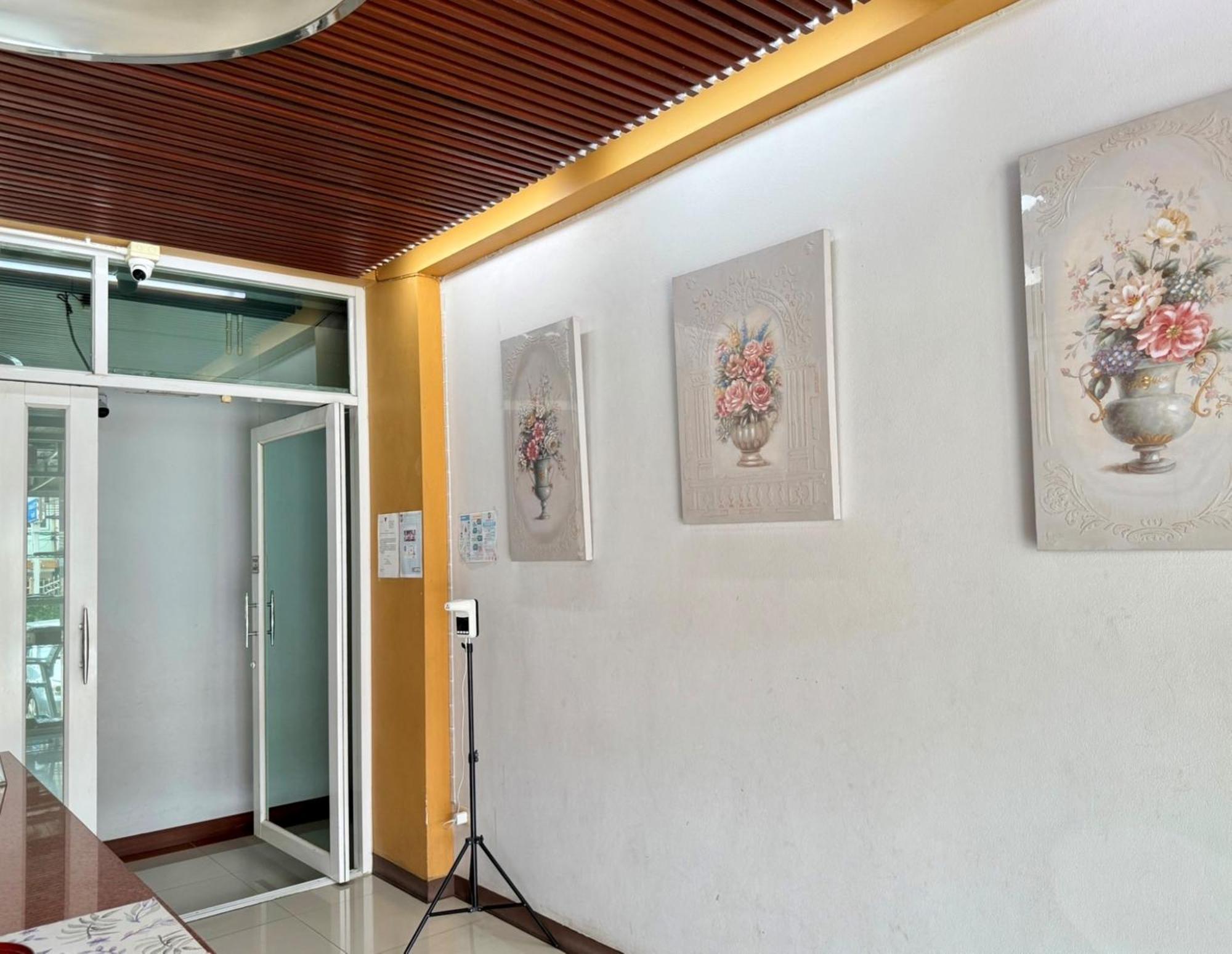 Nicha Residence Hotel Bangkok Extérieur photo