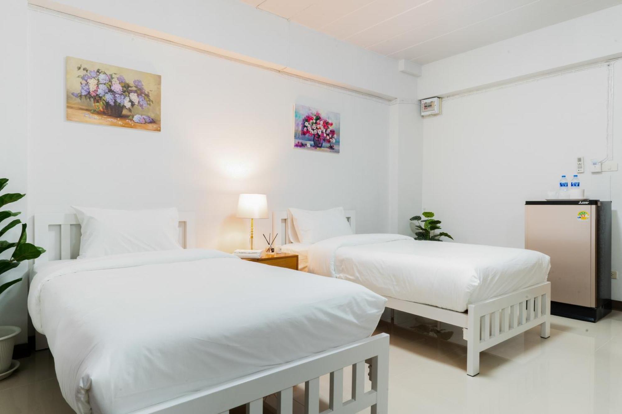Nicha Residence Hotel Bangkok Extérieur photo